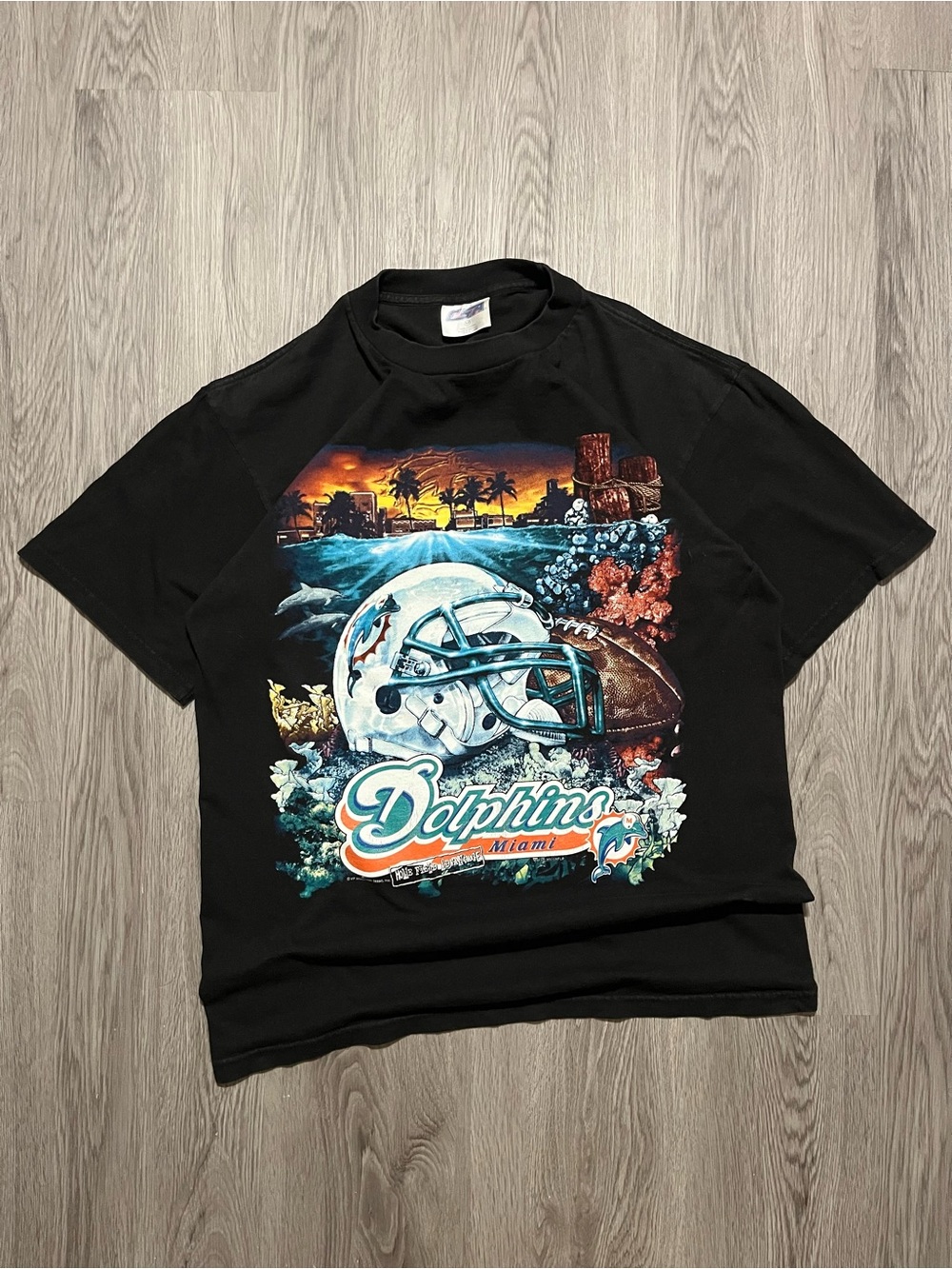 Y2K Miami Dolphins NFL graphic VF image where T-shirt men’s medium vintage